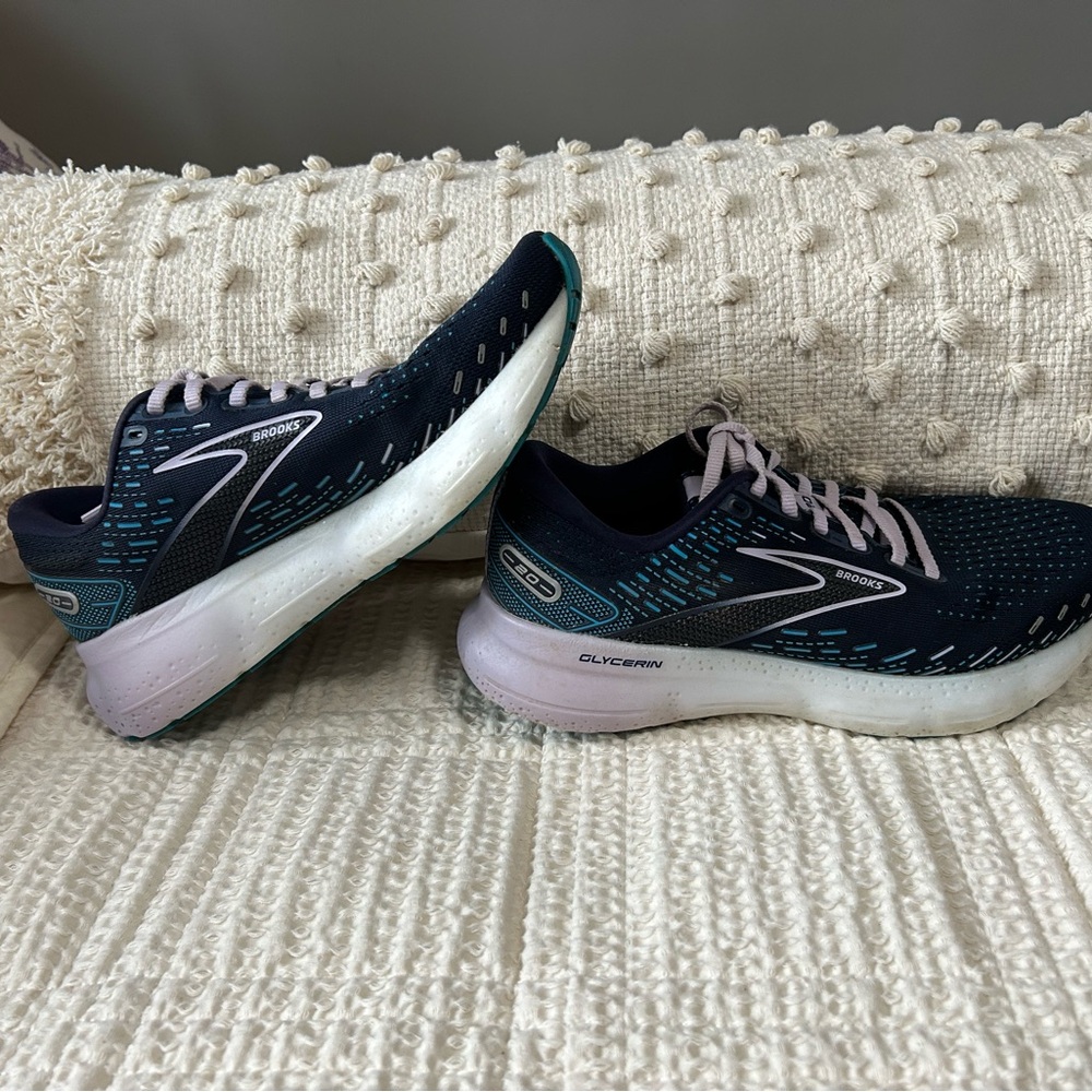 Brooks Women's Navy and White Athletic Shoes Size 8